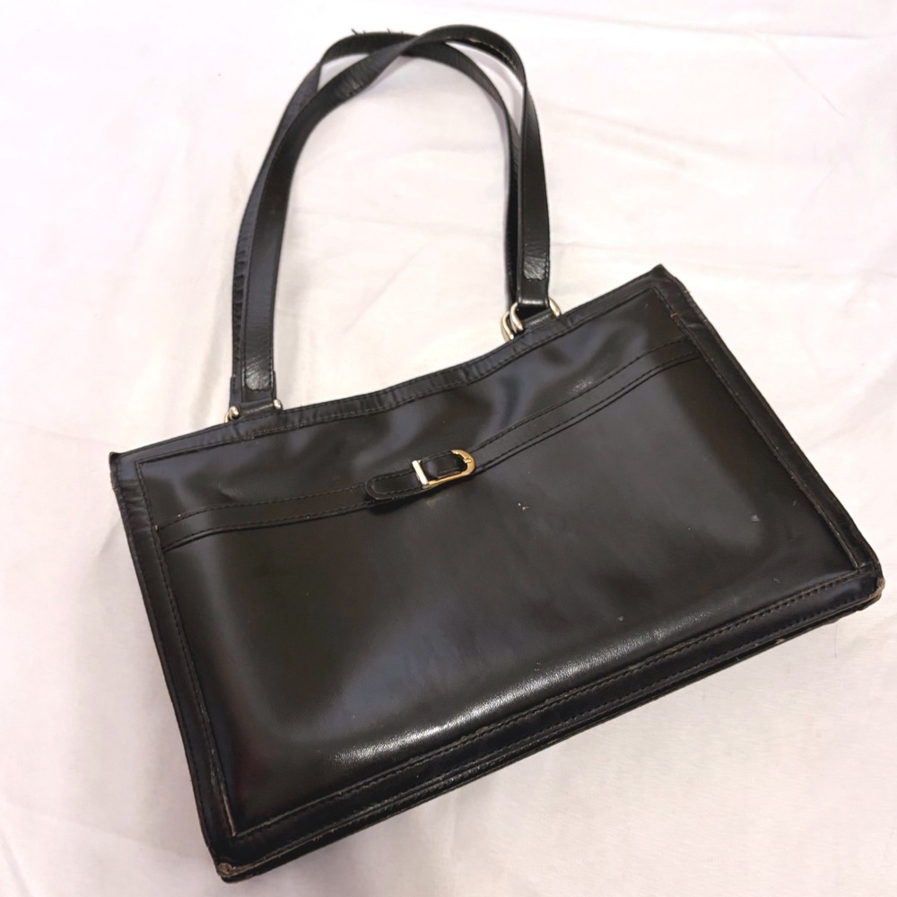 Na-iri Vintage Elegant Black Leather Shoulder Bag w/ Gold Buckle Detail on front